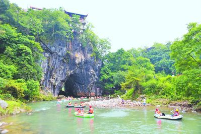 龙岩：脱贫攻坚迈大步 小康路上一起走