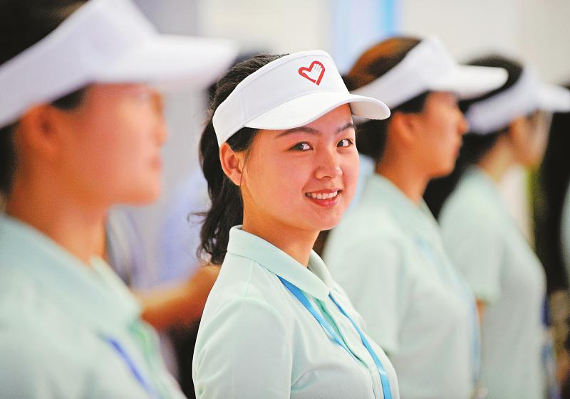 （焦点图，导航成都，移动端）省运会：赛场内外的志愿者