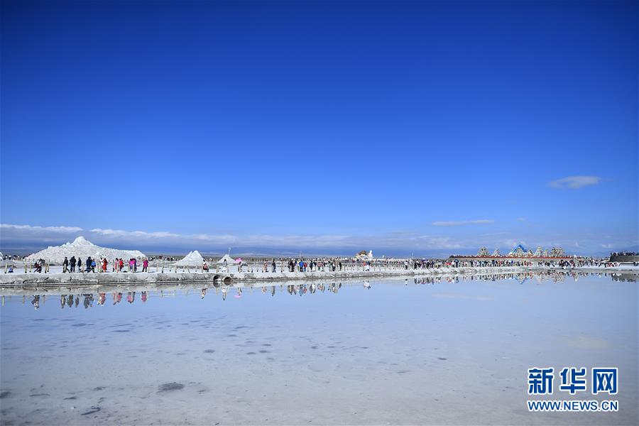 青海西蒙古族藏族自治州：“天空之镜”——茶卡盐湖