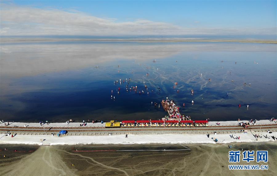 青海西蒙古族藏族自治州：“天空之镜”——茶卡盐湖