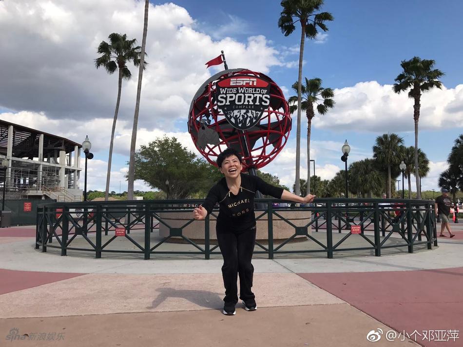邓亚萍美国上演参观模仿秀44岁活泼似女生!_明少女qq名网名图片