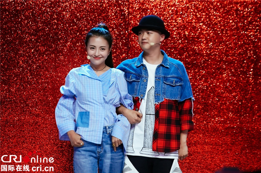 海涛熊抱胡可屡屡失败 沙溢护妻心切神色紧张