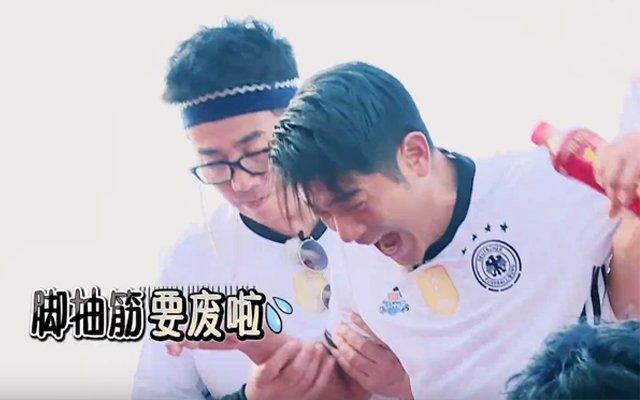 黄磊放大招“烈焰红唇” 王源耍赖遭宋茜抓包
