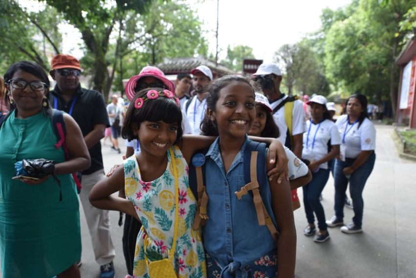 （导航成都，移动端）外国小使者来到“滚滚”故乡 感受天府文化