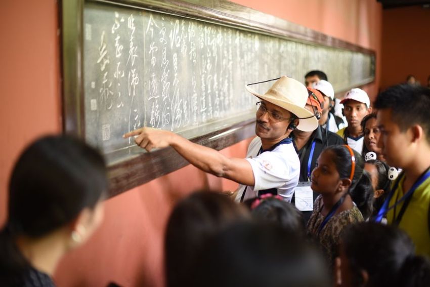 （导航成都，移动端）外国小使者来到“滚滚”故乡 感受天府文化