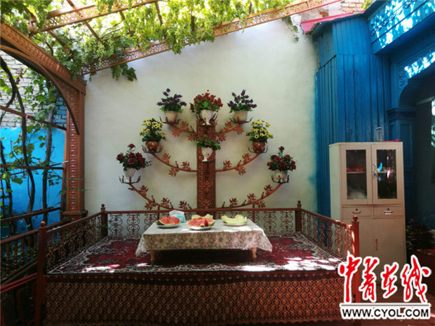 【新时代·幸福美丽新边疆】铁床摆在大门外?喀赞其讲解员告诉你原汁原味的当地生活!