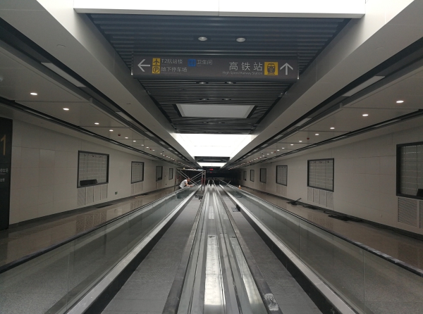 长春龙嘉机场地下连廊平面扶梯将投入使用