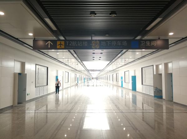 长春龙嘉机场地下连廊平面扶梯将投入使用