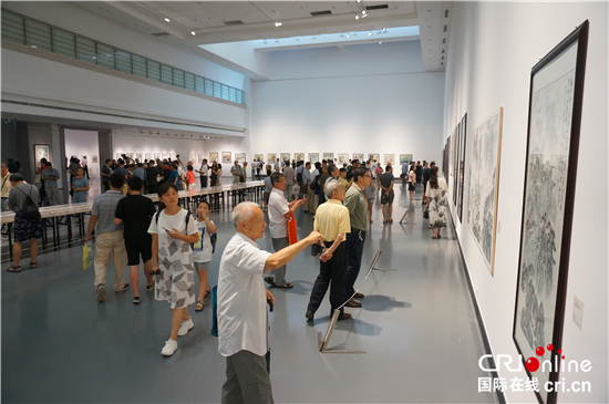 （供稿 文体列表 ChinaNews带图列表 移动版）"劳思严佩玲伉俪双八十画展"在苏州展出