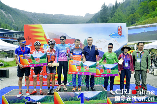 图片默认标题_fororder_5、山地组颁奖仪式现场 供图  达古冰山景区管理局