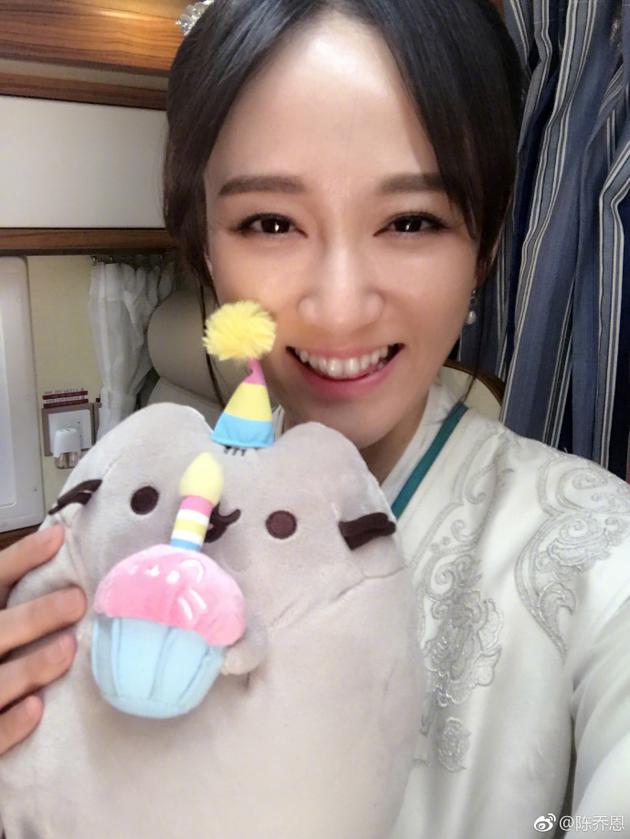 陈乔恩生日晒美照好身材抢镜 38岁美貌依旧似少女