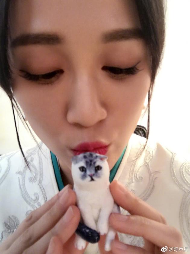 陈乔恩生日晒美照好身材抢镜 38岁美貌依旧似少女