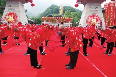 【旅游资讯-图片】老君山第四届金婚庆典盛大举行