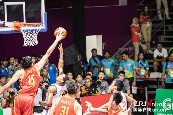 亚运会男篮比赛中国队2分险胜菲律宾队