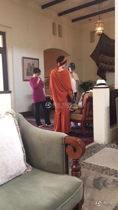 网友迪拜沙漠酒店偶遇王菲 与女儿享假日时光