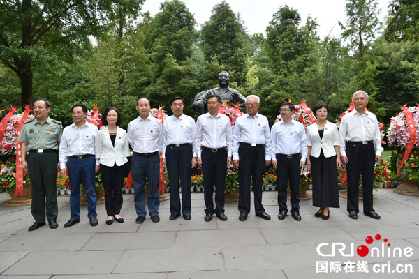 图片默认标题_fororder_献花仪式现场--（摄影-沈仁平）