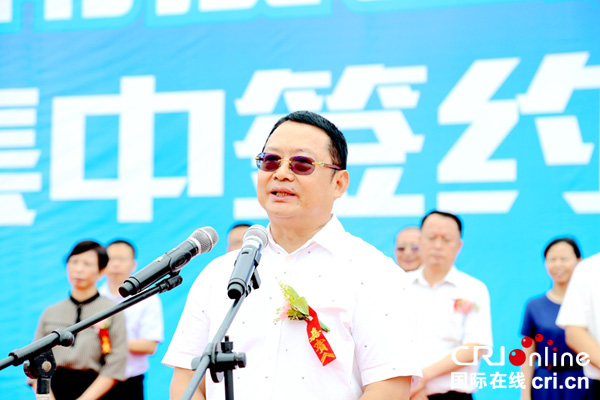 图片默认标题_fororder_广东四川商会会长王开庆讲话