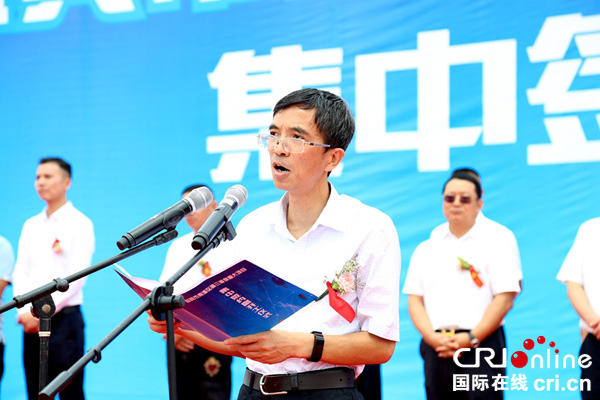 图片默认标题_fororder_宜宾市委常委、市委秘书长、市总工会主席谢杰讲话