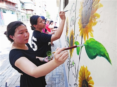 锦州凌河区龙江街道彩绘画让“牛皮癣”墙变了样
