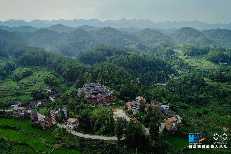 有"渝东名刹"之称银杏堂坐落在重庆市石柱县盘龙山,占地近4万平方米.