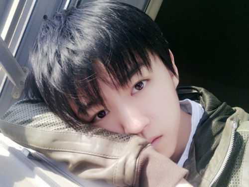 tfboys队长王俊凯近期在综艺节目《高能少年团》中亮相,虽然年仅17岁