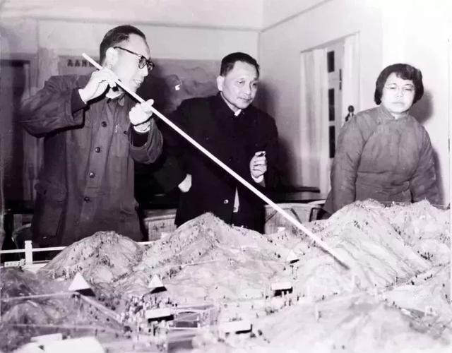 （导航攀枝花，移动端）“这里得天独厚！ ” 今天，我们重温邓小平对攀枝花的深情关怀