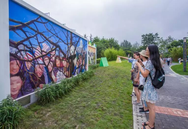 （导航成都，移动端）来成都和“滚滚”偶遇 这些熊猫打卡地标你get到了么？