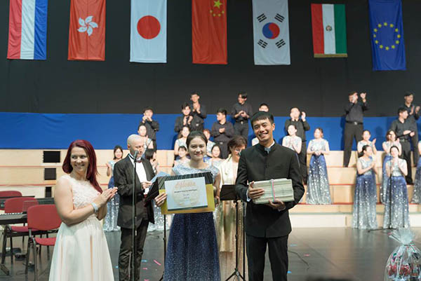 东华大学学生合唱团获世界级合唱节比赛金奖