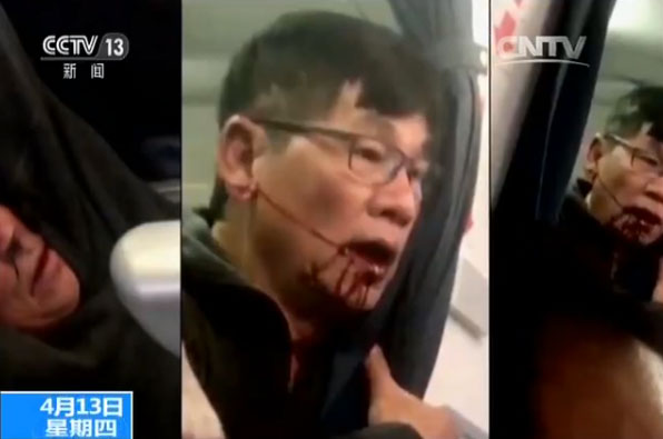 美联航暴力逐客事件当事人亚裔乘客与警察对话曝光