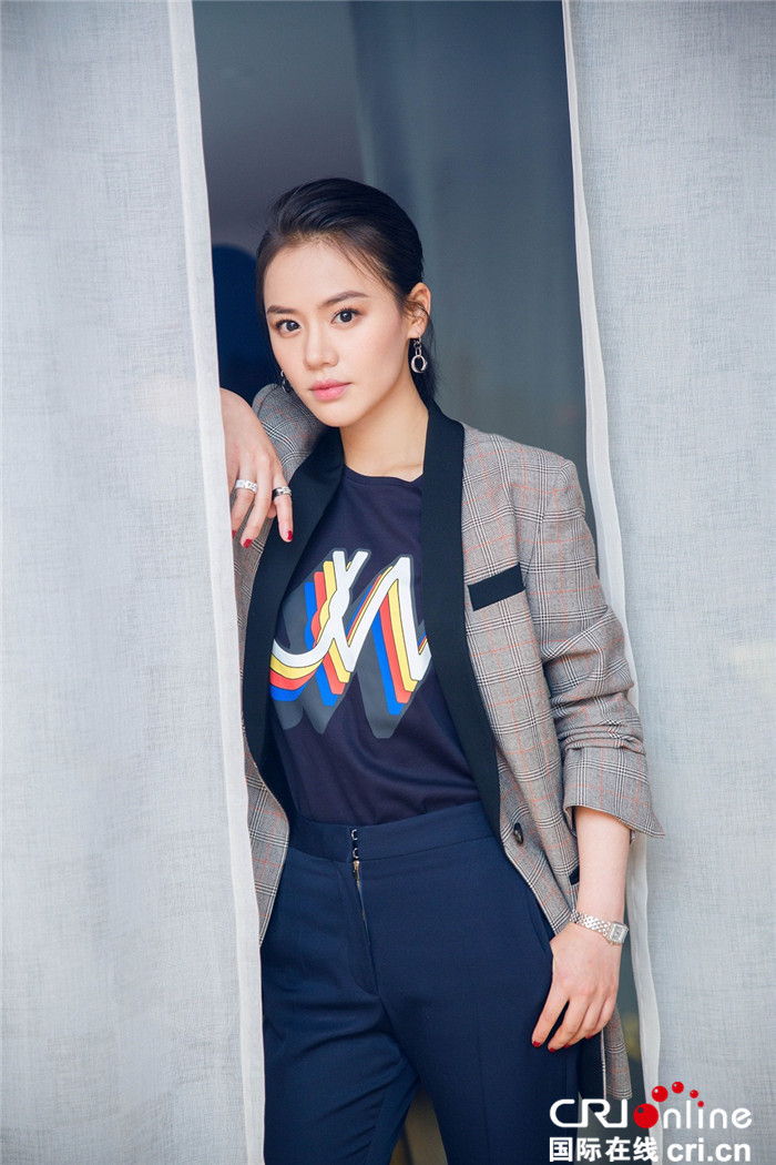 马思纯帅气亮相派对 Cool Girl气场全开[10]- 中