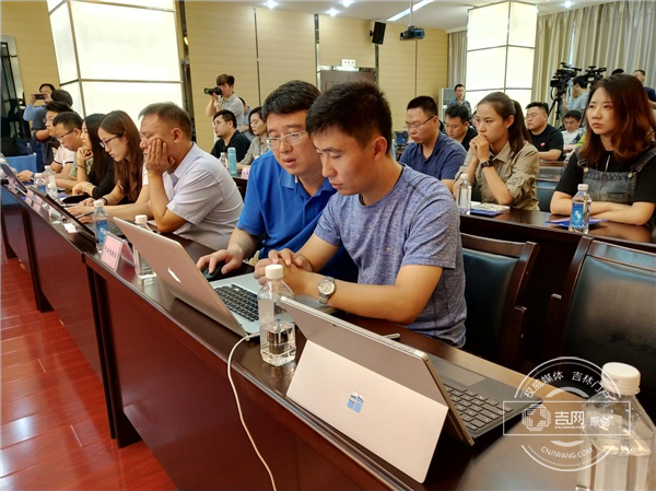 8月30日空军航空开放活动在长春启幕 飞行表演更精彩 8月30日空军航空开放活动在长春启幕 飞行表演更精彩