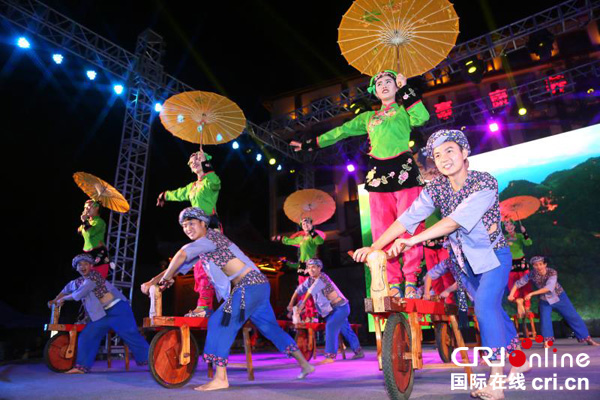 图片默认标题_fororder_《木牛牛》表演（摄影--高志农）