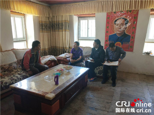 图片默认标题_fororder_3、丹巴县纪委监委入户走访