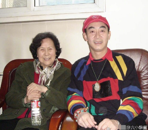 六小龄童悼念杨洁导演人生和艺术道路上的老师
