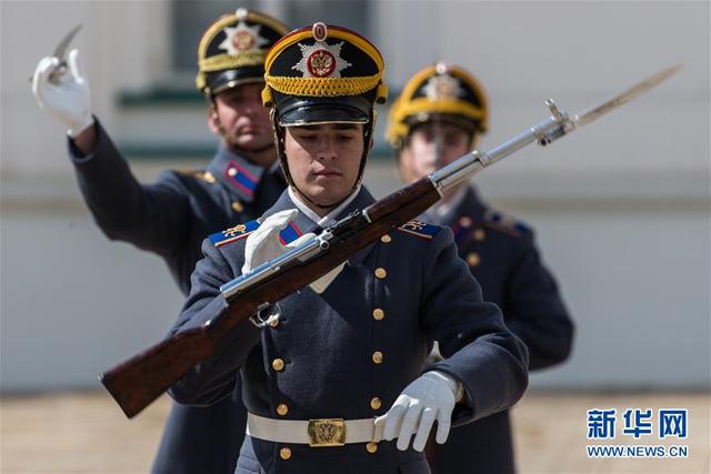 细看俄罗斯总统警卫团换岗仪式全过程(组图)