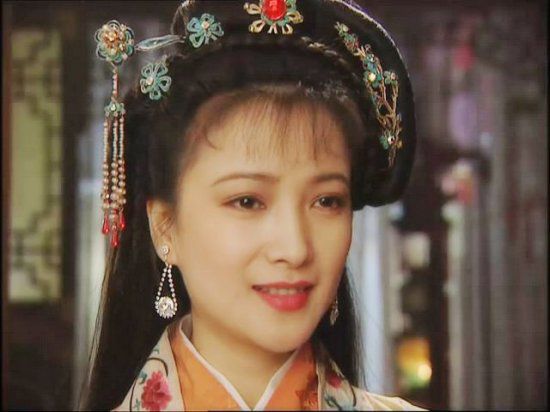 女星古装同角色美貌PK：郑爽艳俗杨幂娇嫩佟丽娅惊艳