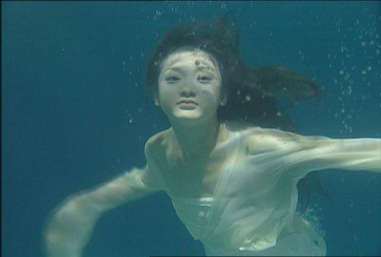 女星古装同角色美貌PK：郑爽艳俗杨幂娇嫩佟丽娅惊艳