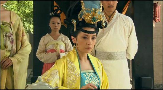女星古装同角色美貌PK：郑爽艳俗杨幂娇嫩佟丽娅惊艳