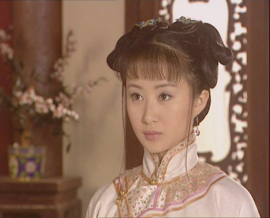 女星古装同角色美貌PK：郑爽艳俗杨幂娇嫩佟丽娅惊艳