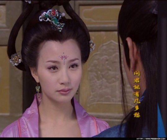 女星古装同角色美貌PK：郑爽艳俗杨幂娇嫩佟丽娅惊艳