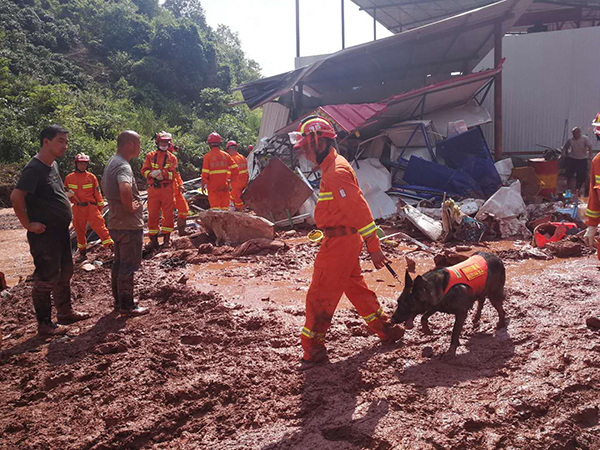 云南普洱泥石流冲毁铁路施工工棚 致5死2伤3人失联