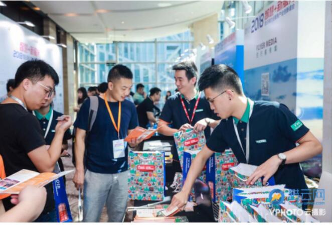 新技术引领企业服务新未来 顶呱呱出席2018“智慧+新服务”峰会