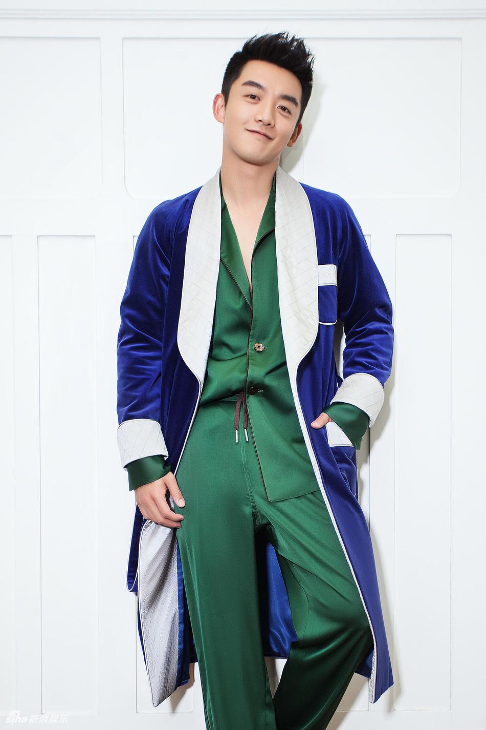 郑恺睡衣趴庆生与粉丝嗨翻 白富美女友甜蜜相