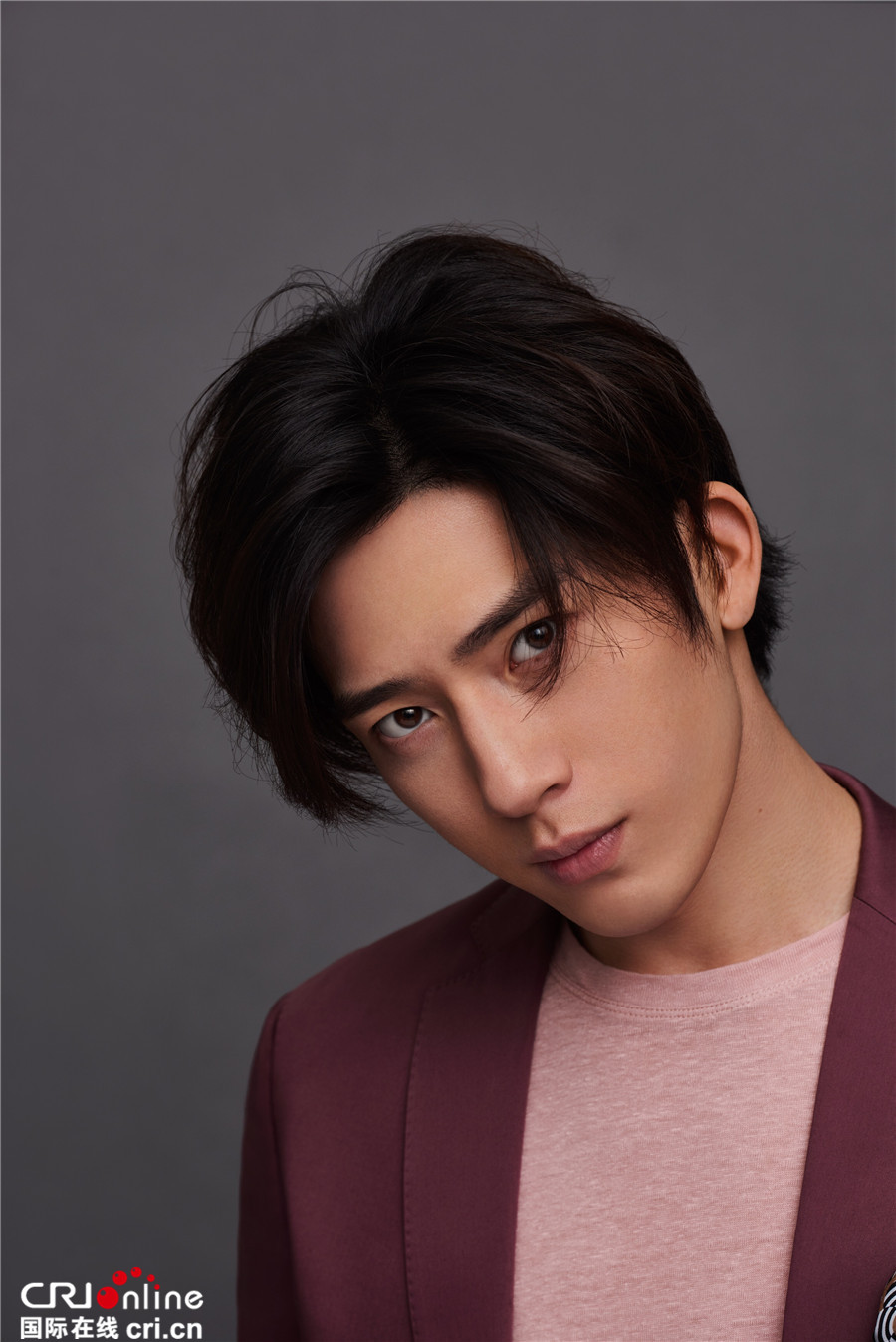井柏然生日曝光新写真 变身花儿与少年温暖袭来