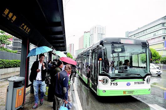 【新的起点-消息】武汉迈入大公交时代：从挤车到选车