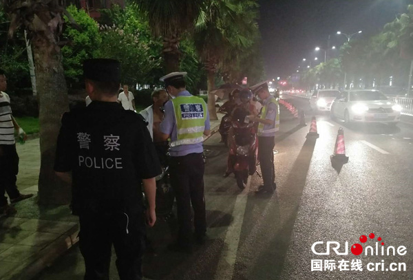 图片默认标题_fororder_设卡检查--摄影刘夏珺