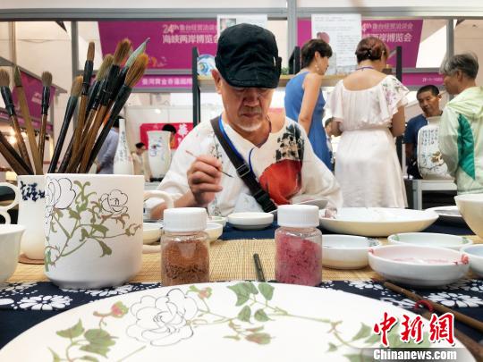 第24届“鲁台会”海峡两岸博览会开幕 台湾文创美食“吸睛”