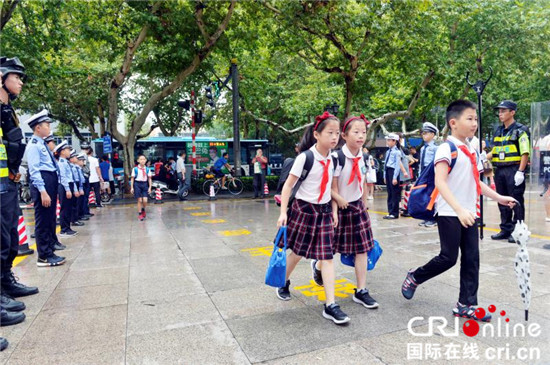 （原创 本网专栏列表 ChinaNews带图列表 移动版）南京迎来开学季 新学期新气象（条目标题是：） 南京迎来开学季 新学期新气象