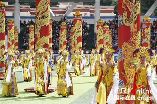 图片默认标题_fororder_7、开幕式现场《宫廷舞》表演  摄影 张璟.JPG