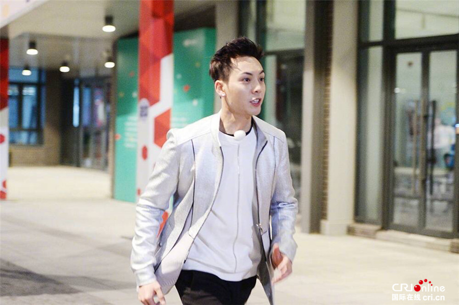《奔跑吧》首秀 陈伟霆变身